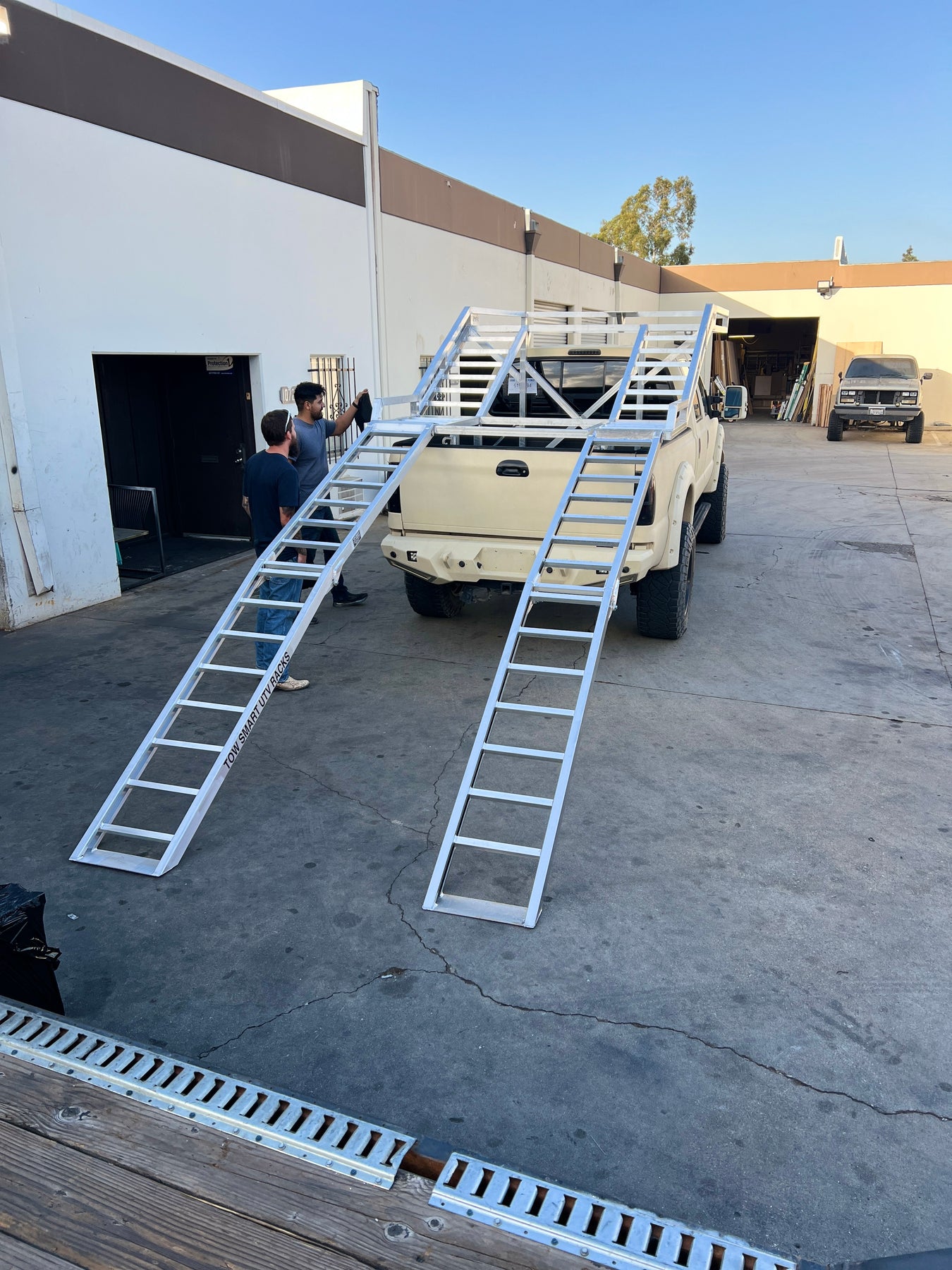 Tow Rig Ramp 12’ Aluminum Bi-Fold UTV Ramps for High-Deck Trailer & Truck Loading ...